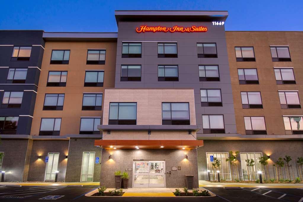Hampton Inn & Suites Ontario แรนโชคูคามอนกา ภายนอก รูปภาพ