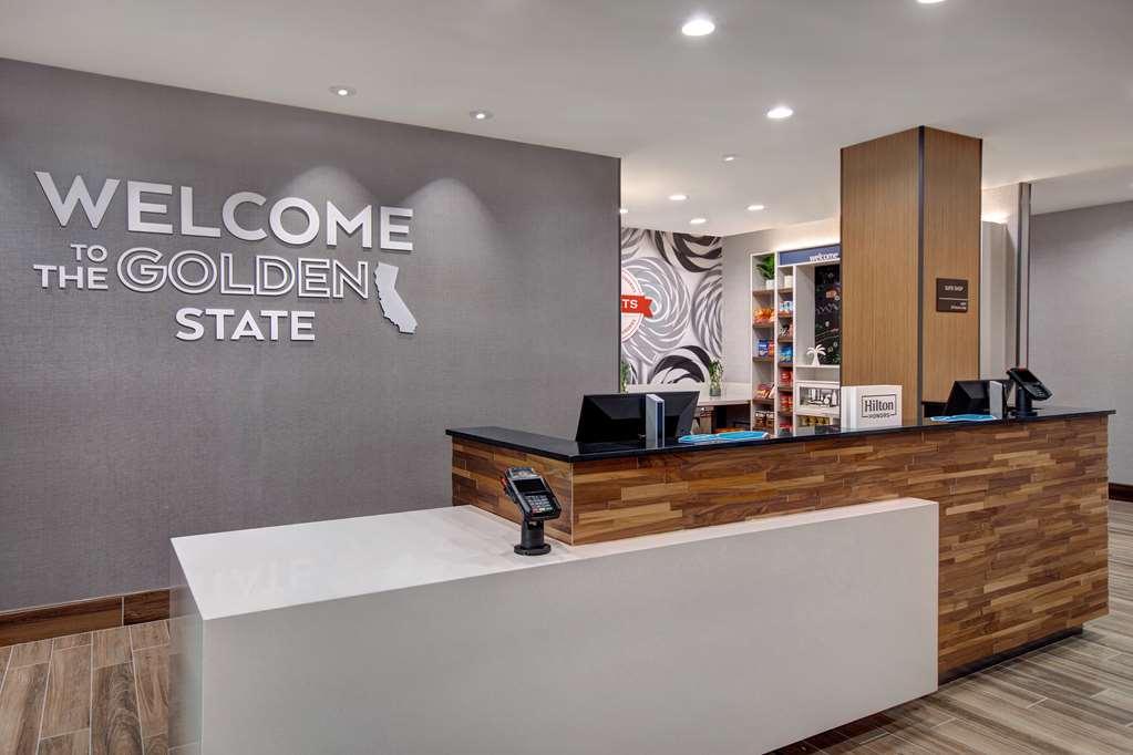 Hampton Inn & Suites Ontario แรนโชคูคามอนกา ภายนอก รูปภาพ