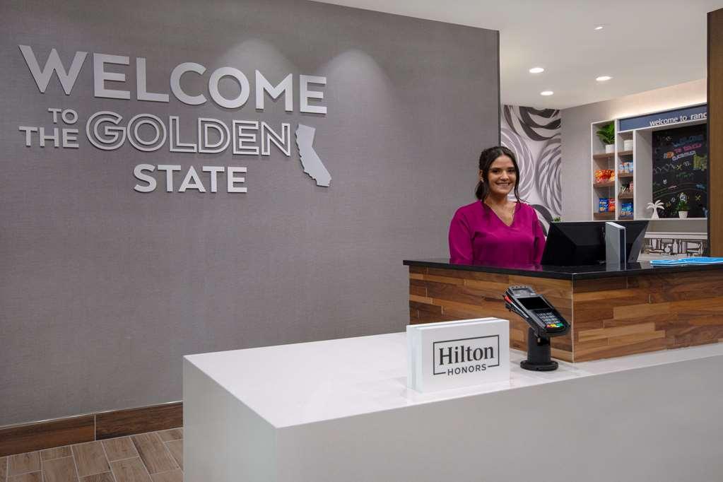 Hampton Inn & Suites Ontario แรนโชคูคามอนกา ภายนอก รูปภาพ