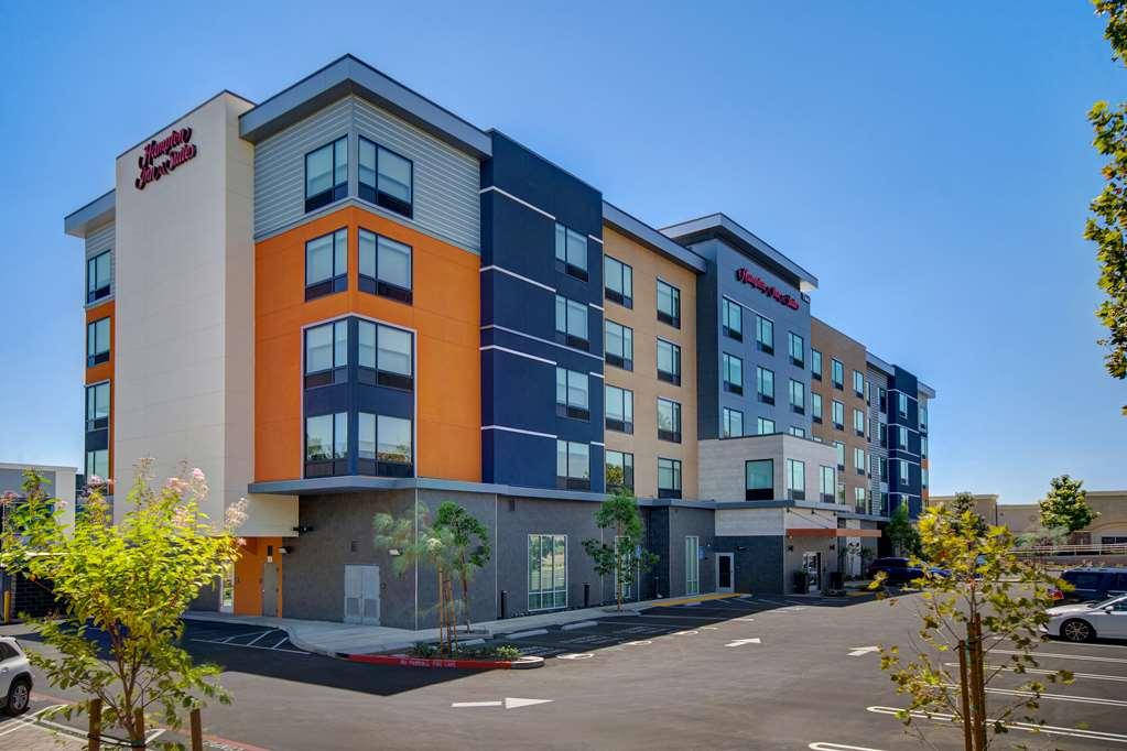 Hampton Inn & Suites Ontario แรนโชคูคามอนกา ภายนอก รูปภาพ