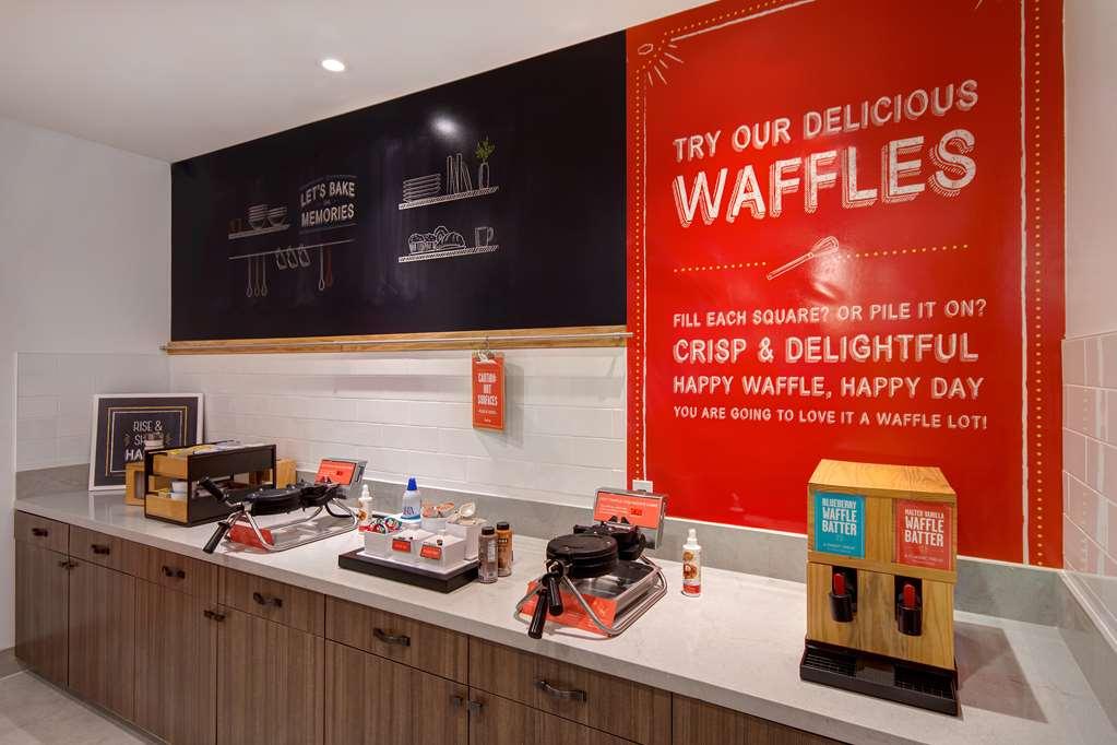 Hampton Inn & Suites Ontario แรนโชคูคามอนกา ภายนอก รูปภาพ